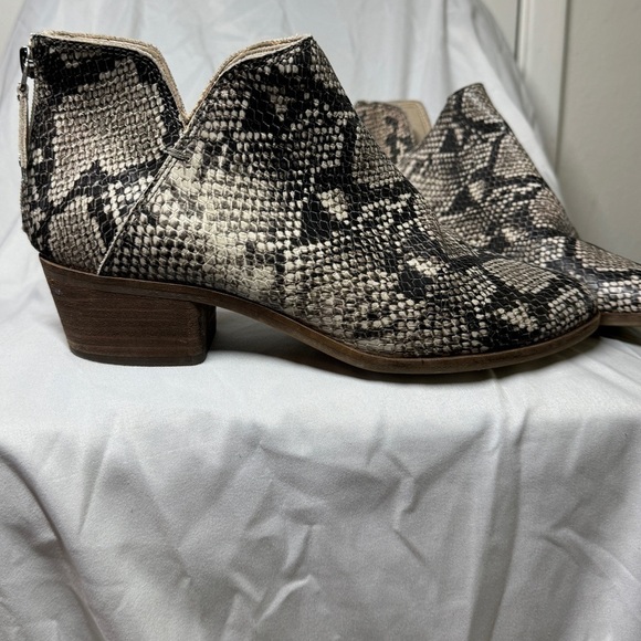 Dolce Vita Karsen Reptile Snakeskin Black Grey Cream Cut Out Heeled Booties 9 - Picture 4 of 14